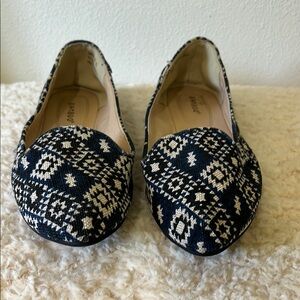 BAMBOO Blue and White Flats with Geometric Design Size 8.5